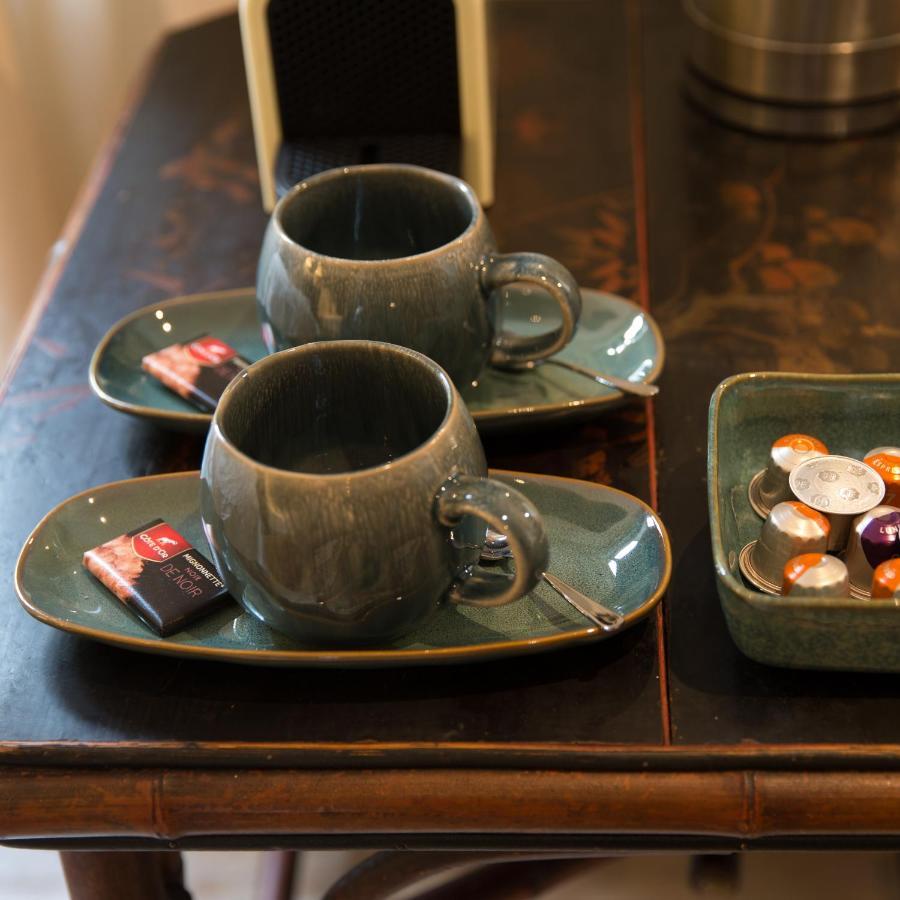 Two In Couette-café *